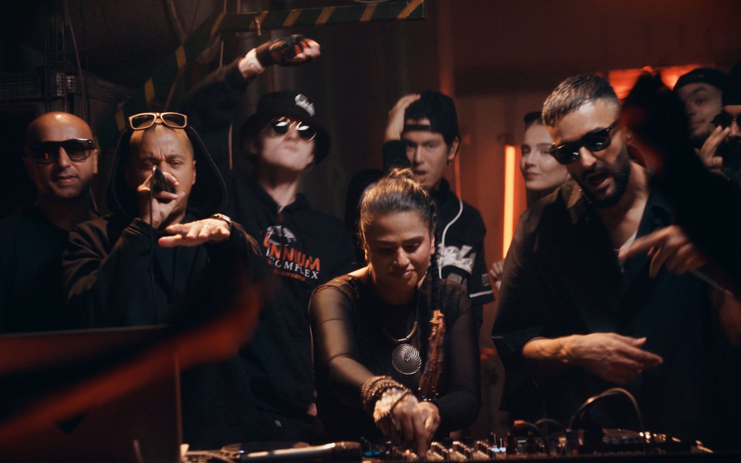 Outlandish Locura - photo 1