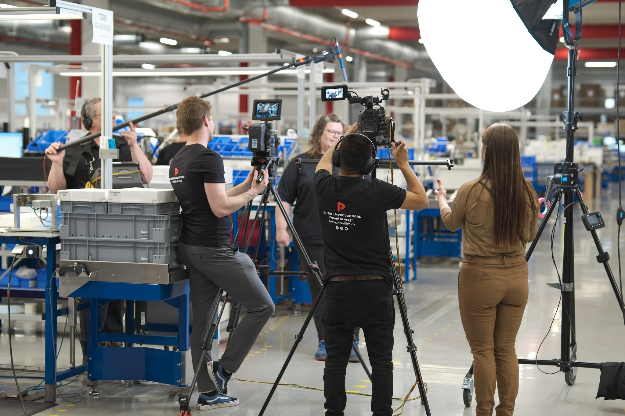 Interfilm Productions-teamet filmer på location