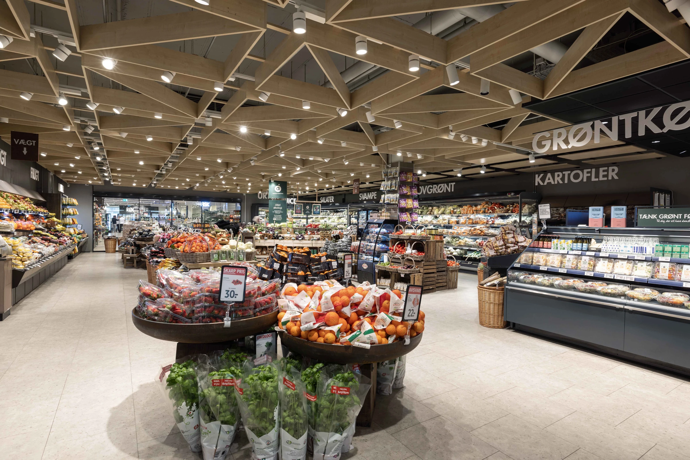 Corporate photography by Interfilm Productions — KFI grocery store interior