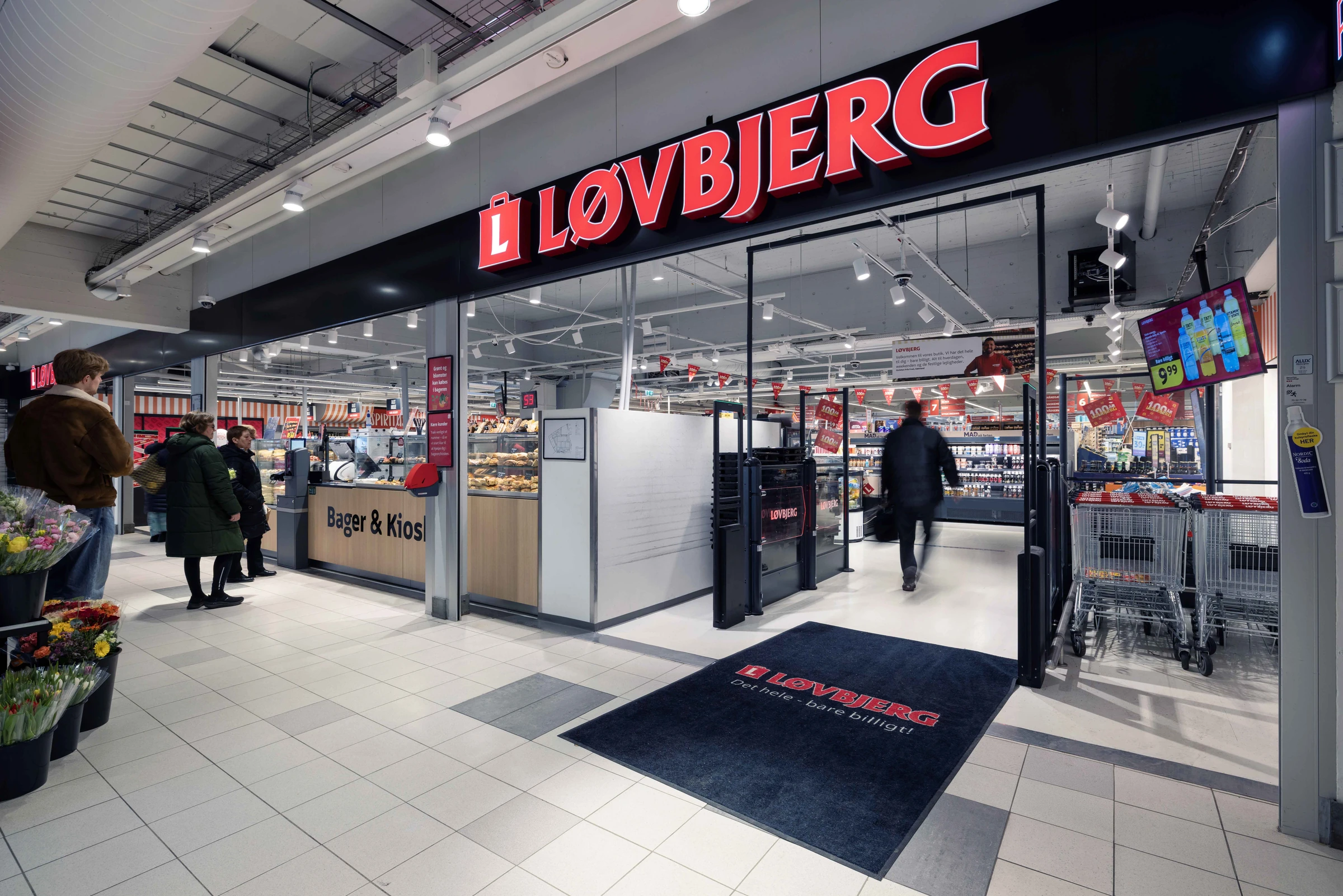 Corporate photography by Interfilm Productions — Løvbjerg supermarket storefront